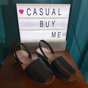 Kenneth Cole Reaction - Fine Glass.  Navy size 8.5